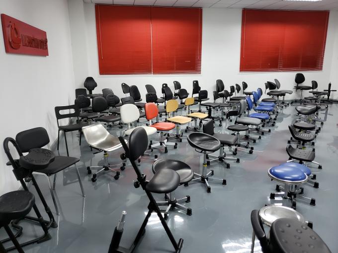 Anti chaises ergonomiques statiques et durables d'ESD utilisées pour le QC et les installations productives